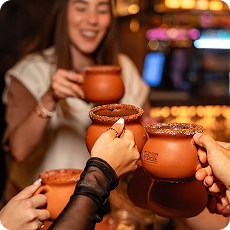 Jueves de Cantaritos en Guzmán y Mezcal: el plan perfecto para brindar en Medellín